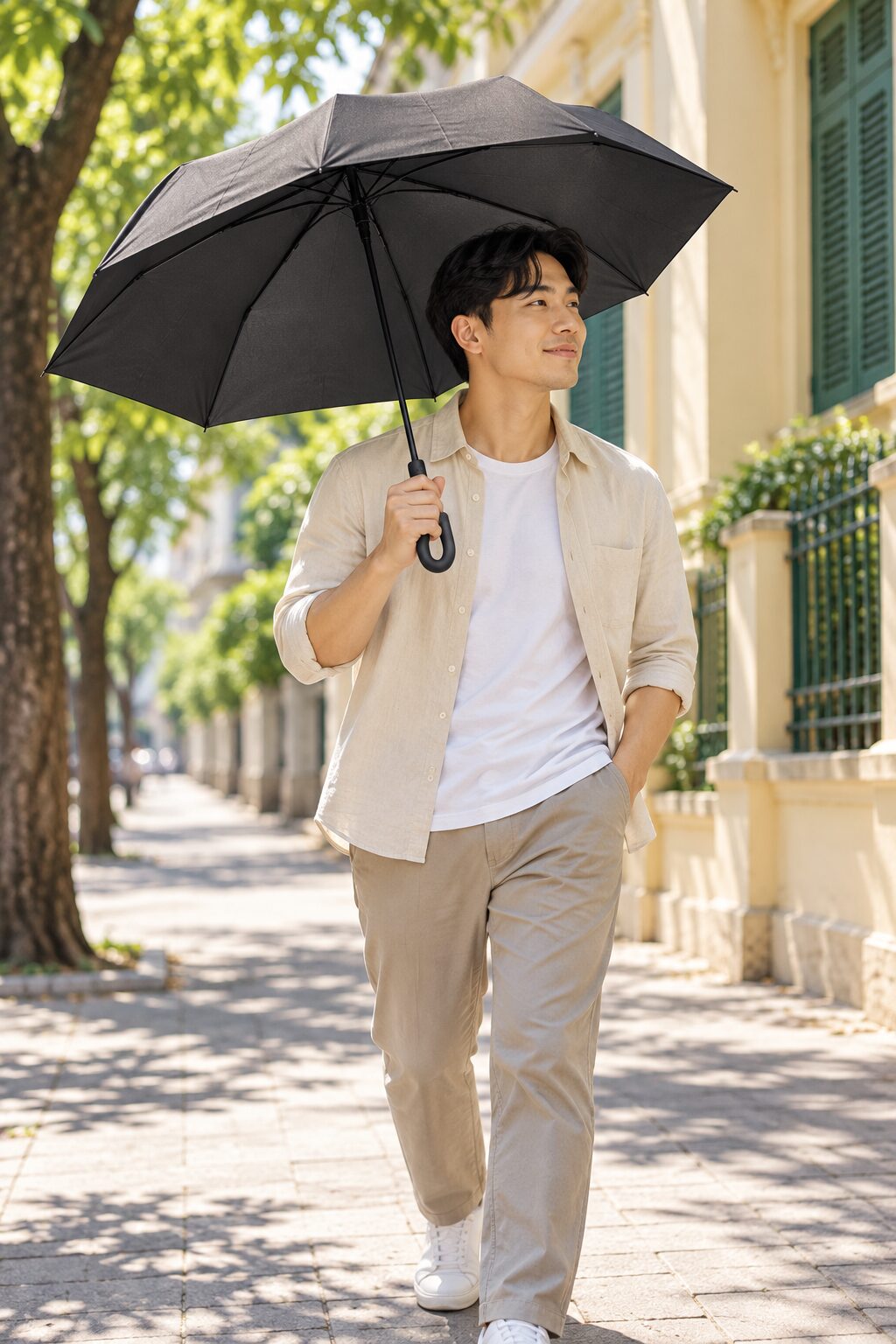 Người dùng che nắng bằng ô dù